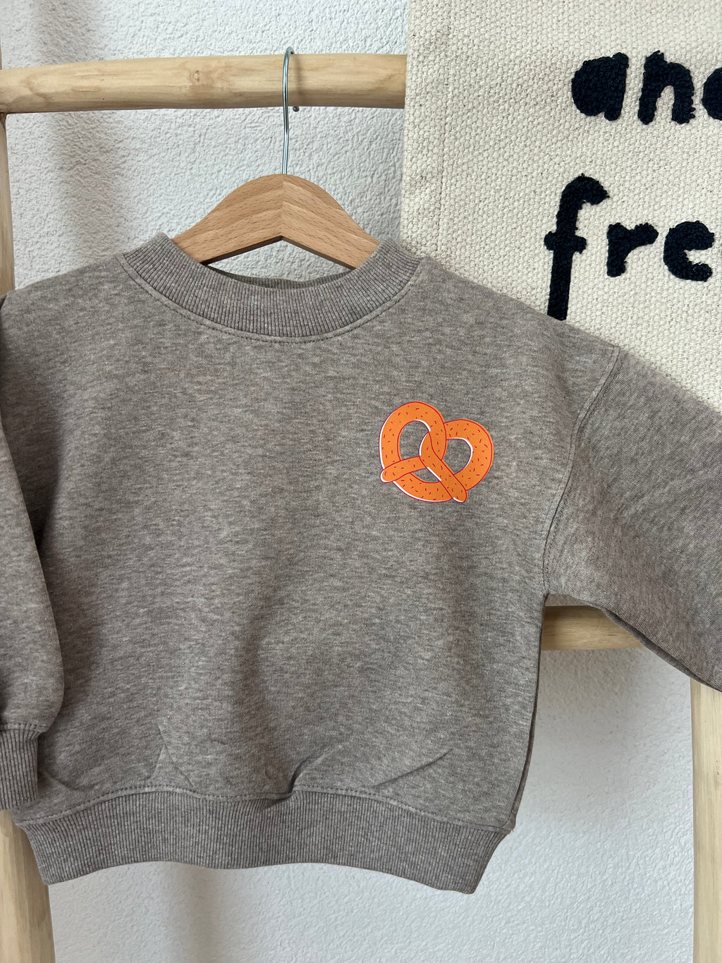 Twist Squad Bügelbild | Brezel Vorder & Rückenprint | DTF Transfer Kinderkleidung