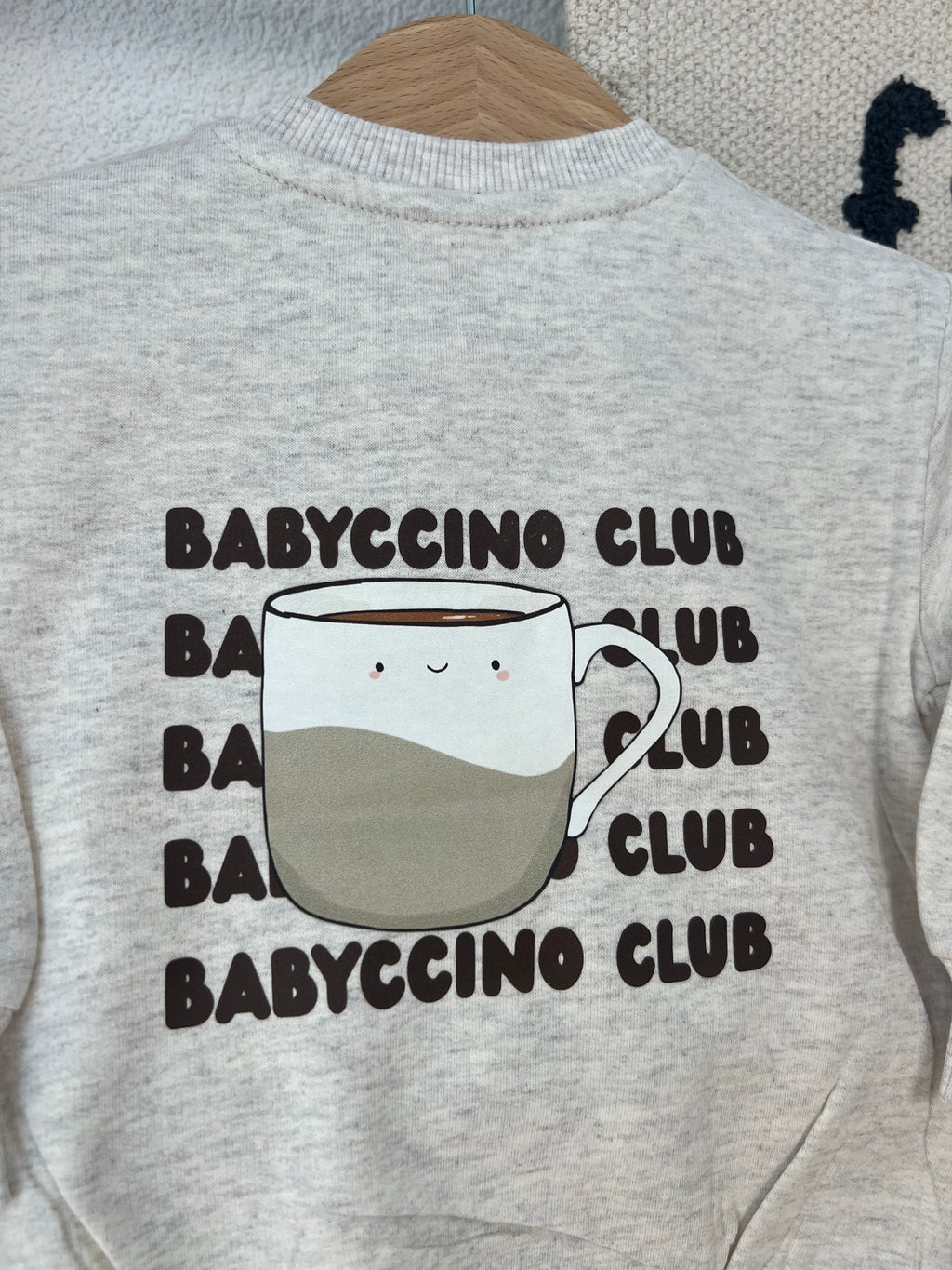 Babyccino Club Bügelbild | Vorder & Rückenprint | DTF Transfer Kinderkleidung