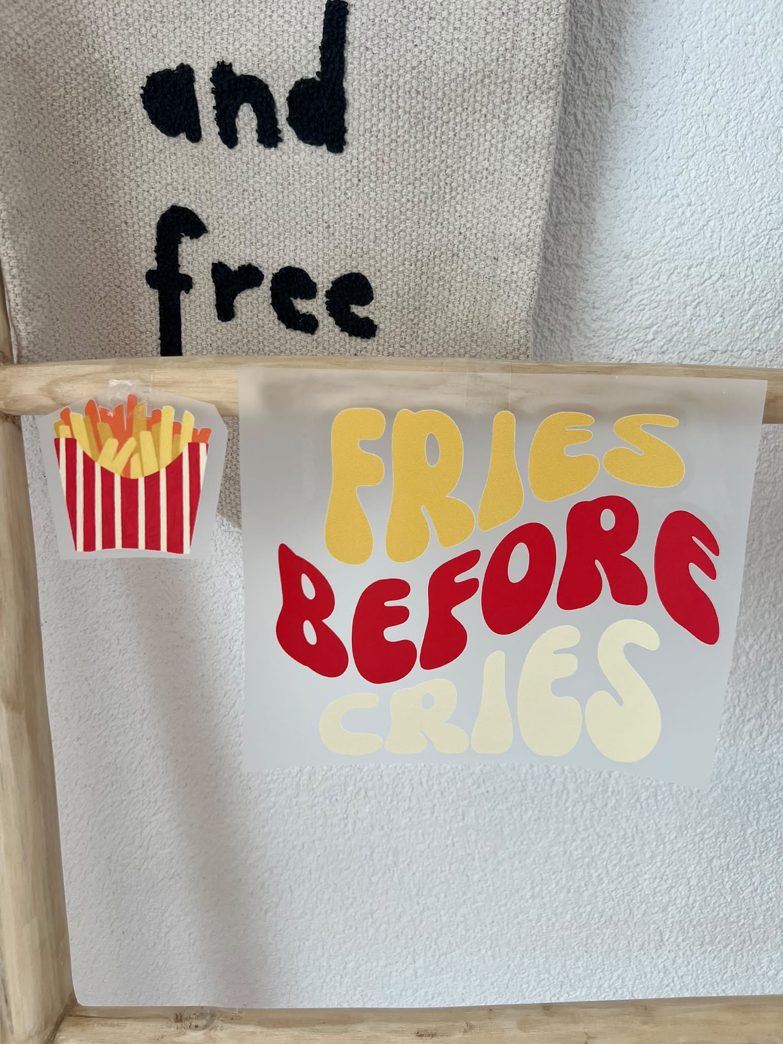 Fries Before Cries Bügelbild | Pommes Vorder & Rückenprint | DTF Transfer Kinderkleidung