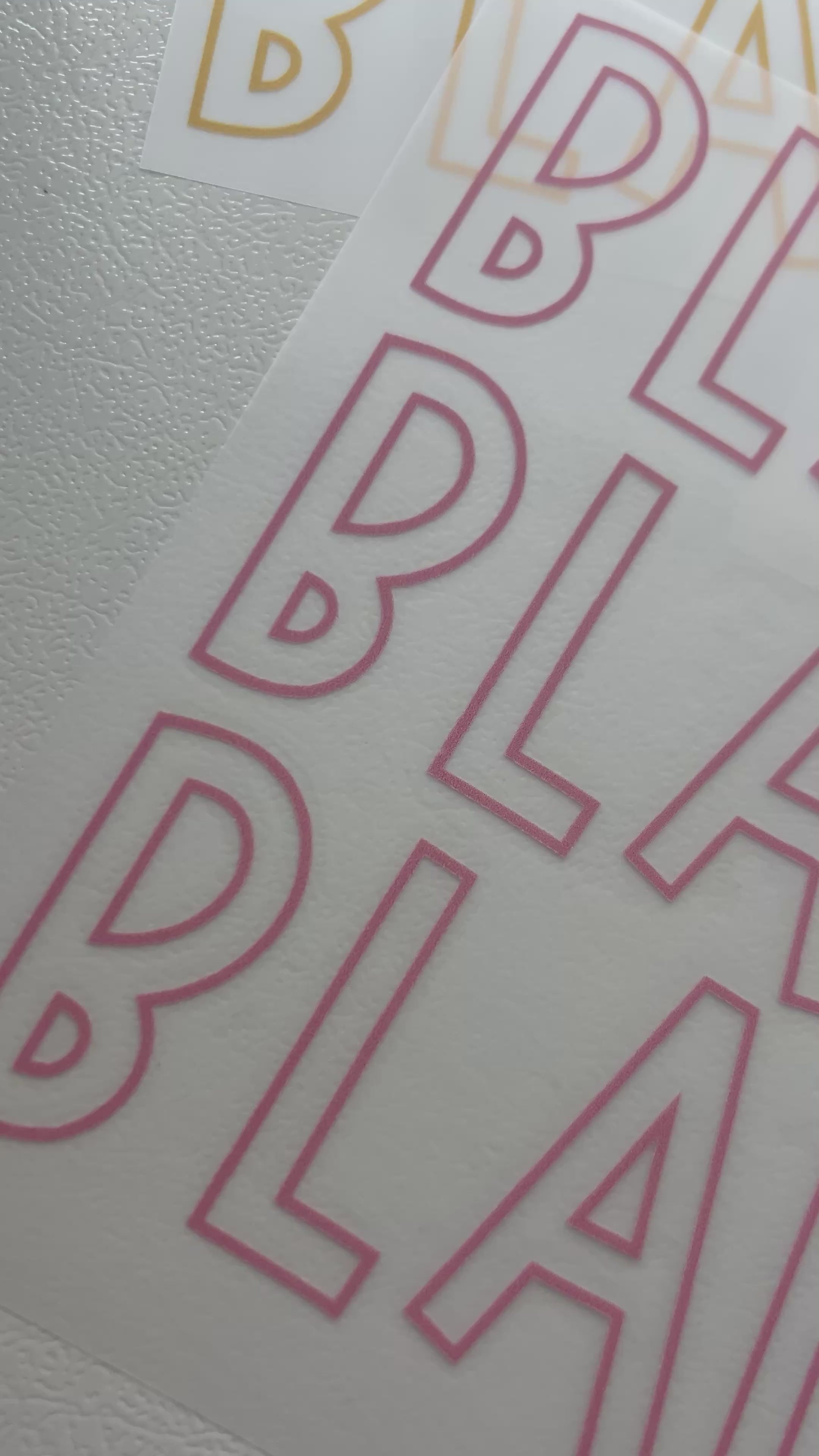 Blah Blah Blah Bügelbild | Aufbügler Statement Schriftzug | 11,5x16,5cm | Gelb Rosa Rot