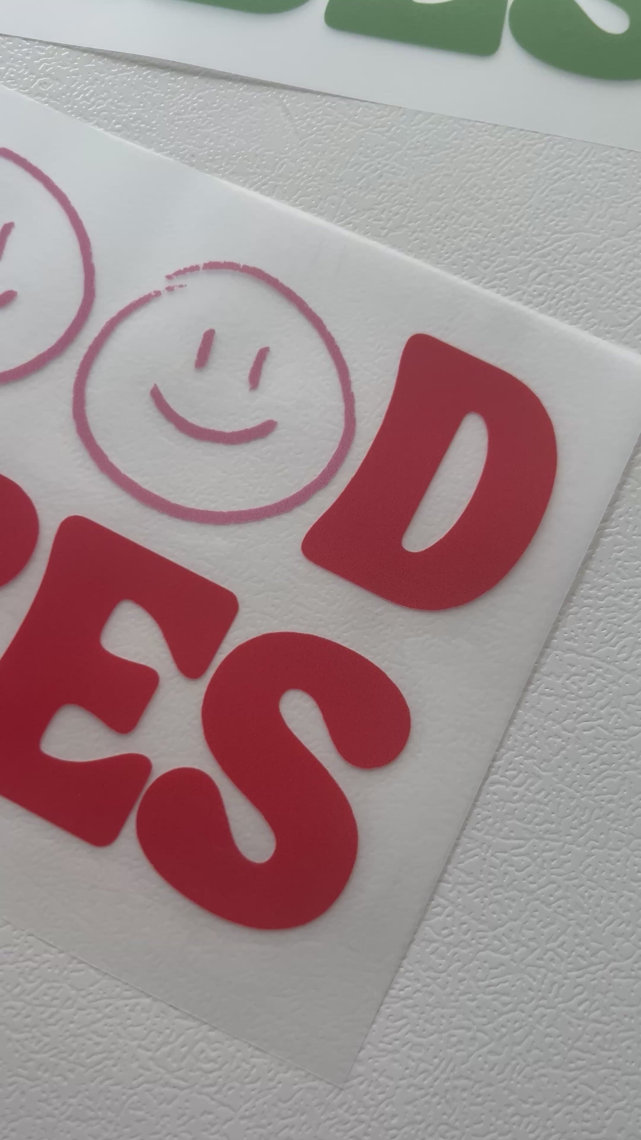 Good Vibes Bügelbild | Aufbügler Statement Smiley | 17x10cm | Grün Rot